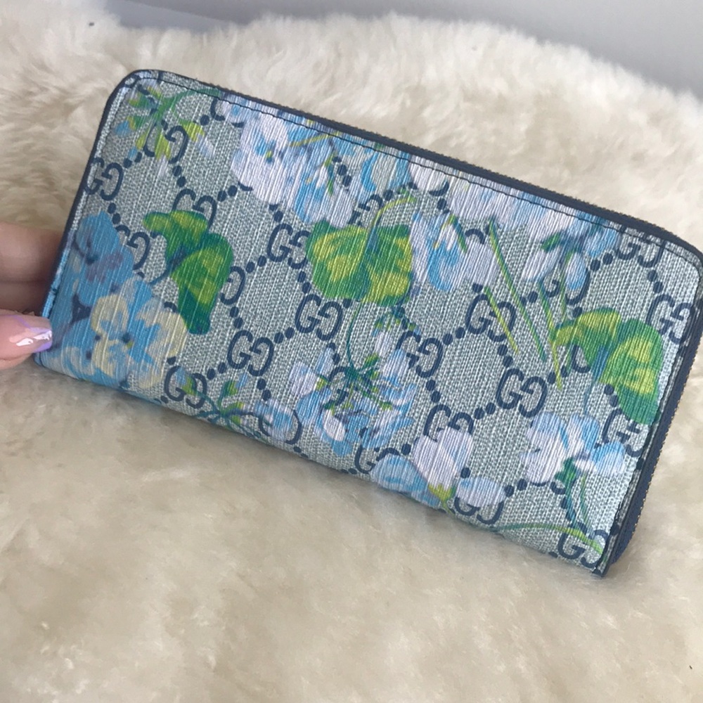 Flower wallet